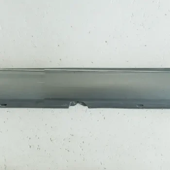 Helmamuovi/lista vasen C W205 Night Package, käytetty, alkuperäinen