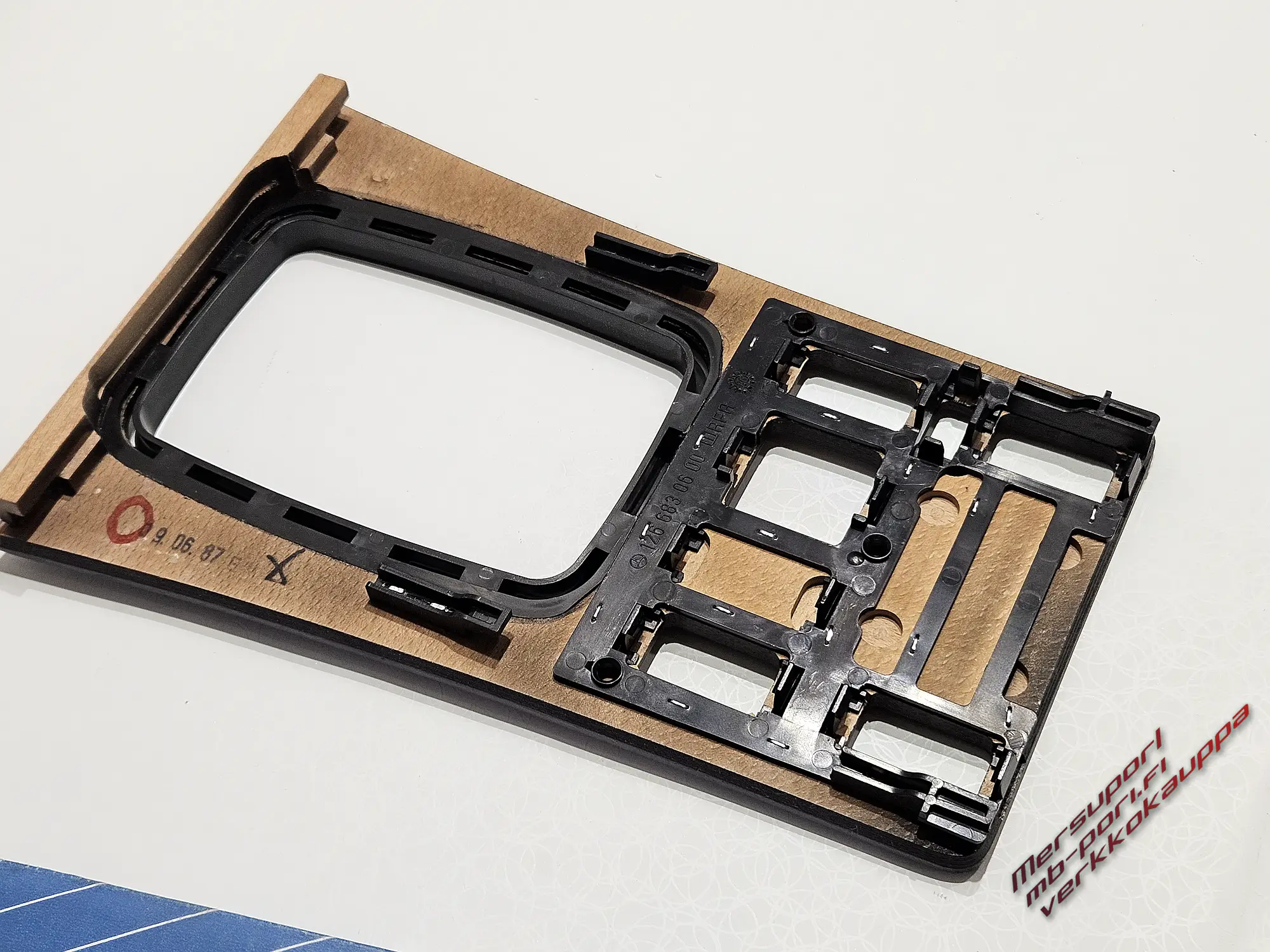 S-sarja W126 Facelift (1986-1991) Keskikonsolin puupaneeli (Zebrano), Manuaalivaiheinen NOS, Uusi - Image 5