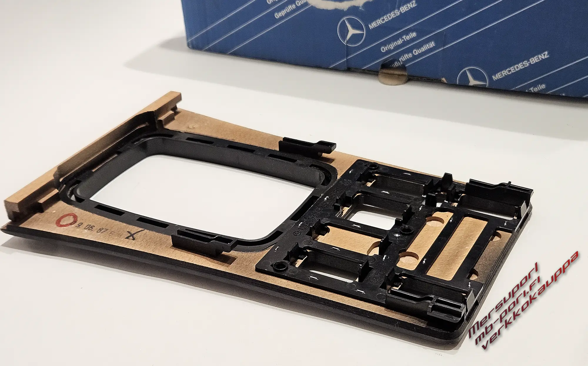 S-sarja W126 Facelift (1986-1991) Keskikonsolin puupaneeli (Zebrano), Manuaalivaiheinen NOS, Uusi - Image 6