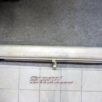 mb-pori.fi verkkokauppa  tavaratilan suojaverho käytetty w202 202-sarjan-farmarin-tavaratilan-suojaverhokoiraverkko b-osa sku