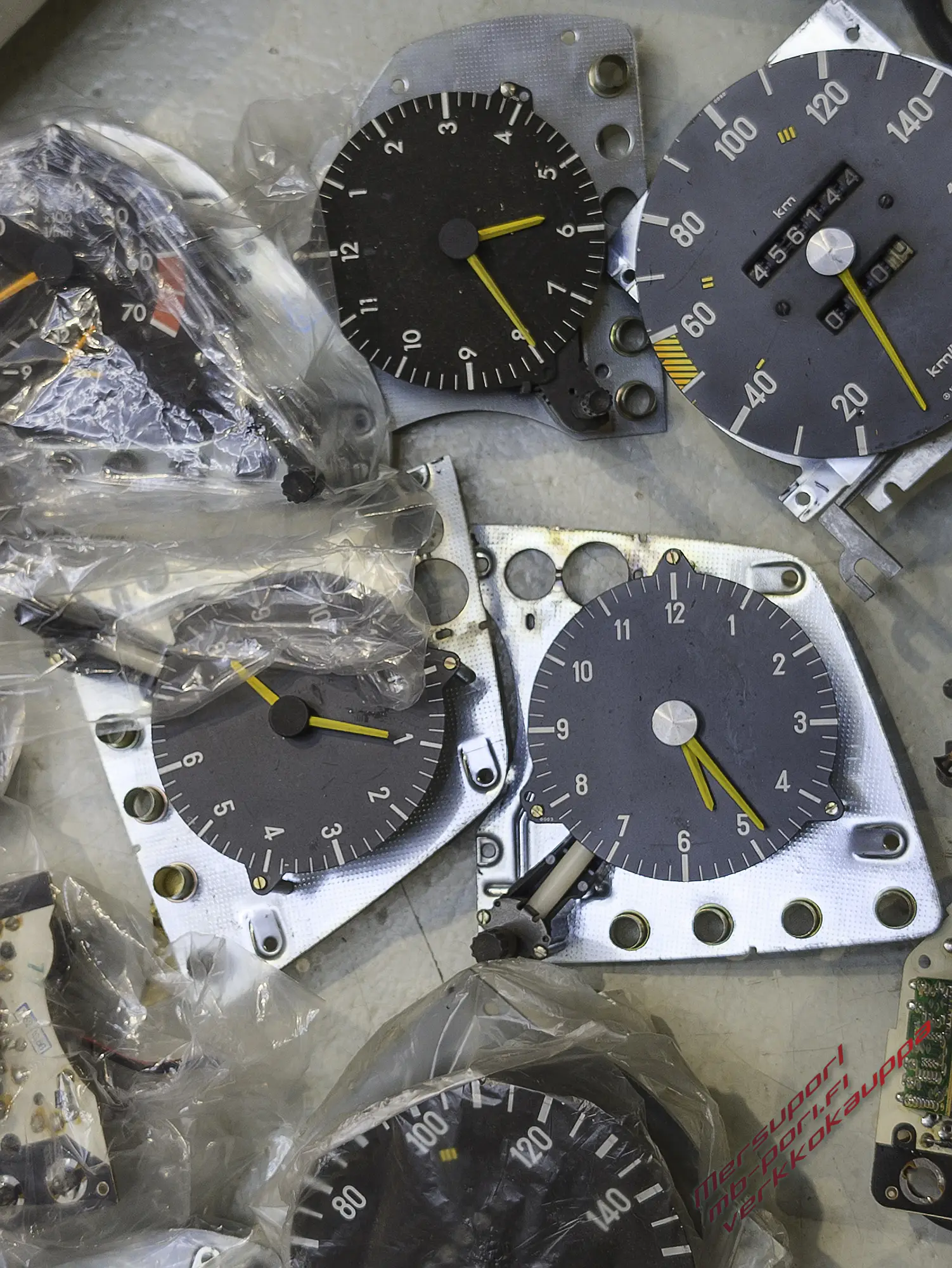 Mittarit ja mittariston osat – myydään kappaleittain, mm W123 W124 S W126, W110/W111, W115/W116, W107, W108 - Image 3